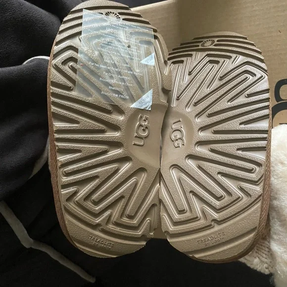 UGG JUNIPER GENUINE SHEARLING KNIT SHAFT BOOTS- TODDLER - Picture 2 of 6